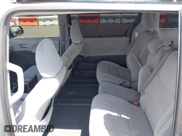 2020 Toyota Sienna LE Auto Access Seat с VIN 5TDKZ3DC0LS052900, выставлен на аукционе IAAI как лот 41940962 с пробегом 70 095 миль миль и . История ставок и продаж доступна на DreamBid. Изображение 8.