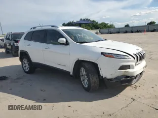 2017 Jeep Cherokee Latitude z VIN 1C4PJLCB6HW566120, wystawiony jako Copart lot #56361185 z przebiegiem 86 880 mil mil oraz Szkoda całkowita • Salvage title. Historia ofert i sprzedaży dostępna na DreamBid. Obrazek 4.