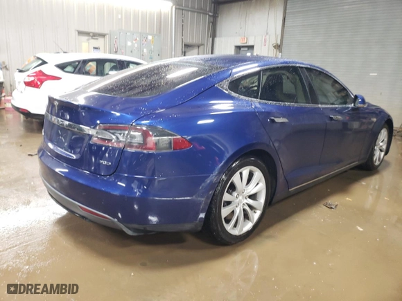 2015 Tesla Model S 85D with VIN 5YJSA1S24FF088555, listed as a Copart auction lot 86726754 with 85,653 mi miles and Salvage Title. Bid and sale history available at carsss.com. Image 3.