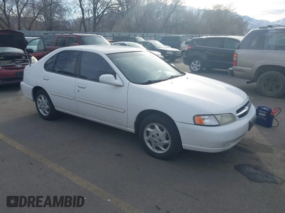 1999 Nissan Altima XE with VIN 1N4DL01DXXC189667, listed as a IAAI auction lot 41715276 with 132,425 mi miles. Bid and sale history available at carsss.com. Image 1.