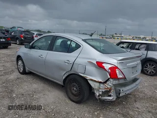 2016 Nissan Versa S z VIN 3N1CN7AP8GL883199, wystawiony jako IAAI lot #42005328 z przebiegiem 40 659 mil mil oraz . Historia ofert i sprzedaży dostępna na DreamBid. Obrazek 3.