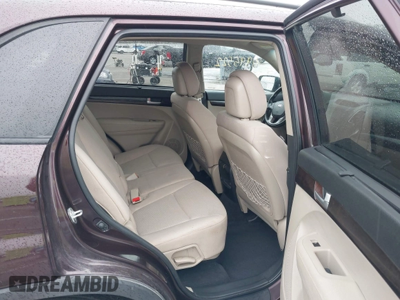 2015 Kia Sorento LX with VIN 5XYKTCA61FG568054, listed as a IAAI auction lot 41995522 with 229,631 mi miles. Bid and sale history available at carsss.com. Image 8.