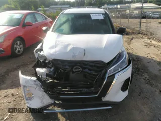 2022 Nissan Kicks S z VIN 3N1CP5BV7NL522054, wystawiony jako IAAI lot #42445264 z przebiegiem 42 648 mil mil oraz . Historia ofert i sprzedaży dostępna na DreamBid. Obrazek 12.