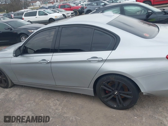 2013 BMW 3 Series 335i с VIN WBA3A9C50DF476559, выставлен на аукционе IAAI как лот 41723123 с пробегом 121 585 миль миль и . История ставок и продаж доступна на DreamBid. Изображение 14.