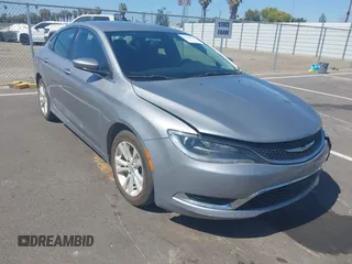 2015 Chrysler 200 Limited z VIN 1C3CCCAB2FN590692, wystawiony jako IAAI lot #42321290 z przebiegiem 93 908 mil mil oraz . Historia ofert i sprzedaży dostępna na DreamBid. Obrazek 1.