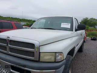 1999 Dodge 1500 z VIN 1B7HF13Y3XJ616238, wystawiony jako IAAI lot #42347619 z przebiegiem 225 237 mil mil oraz . Historia ofert i sprzedaży dostępna na DreamBid. Obrazek 6.