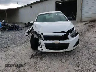 2016 Chevrolet Sonic LS z VIN 1G1JA6SH1G4174727, wystawiony jako Copart lot #47789335 z przebiegiem 166 907 mil mil oraz Szkoda całkowita • Salvage title. Historia ofert i sprzedaży dostępna na DreamBid. Obrazek 14.
