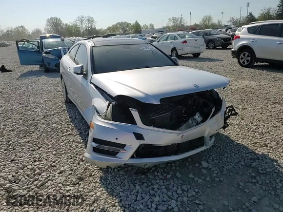 2013 Mercedes-Benz C 250 с VIN WDDGJ4HB9DG010716, выставлен на аукционе Copart как лот 54128125 с пробегом 137 915 миль миль и Списание • Salvage title. История ставок и продаж доступна на DreamBid. Изображение 14.