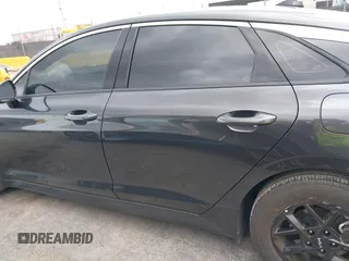 2025 Kia K5 LXS z VIN KNAG24J77S5316431, wystawiony jako IAAI lot #42072969 z przebiegiem 14 413 mil mil oraz . Historia ofert i sprzedaży dostępna na DreamBid. Obrazek 15.