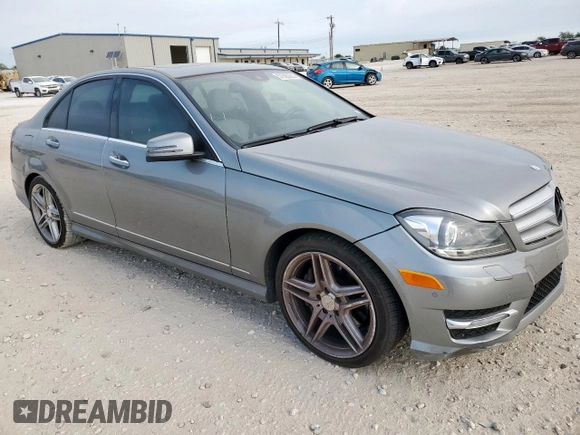 2013 Mercedes-Benz C 350 Sport с VIN WDDGF5HB1DA818794, выставлен на аукционе Copart как лот 57690935 с пробегом 166 511 миль миль и Списание • Salvage title. История ставок и продаж доступна на DreamBid. Изображение 4.