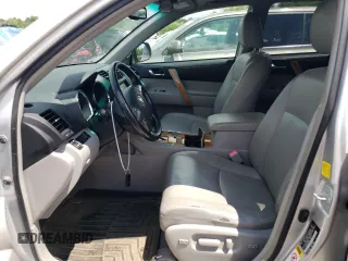 2010 Toyota Highlander Limited z VIN JTEJW3EH1A2046148, wystawiony jako Copart lot #63396155 z przebiegiem 219 476 mil mil oraz Czysty tytuł • Clean title. Historia ofert i sprzedaży dostępna na DreamBid. Obrazek 7.