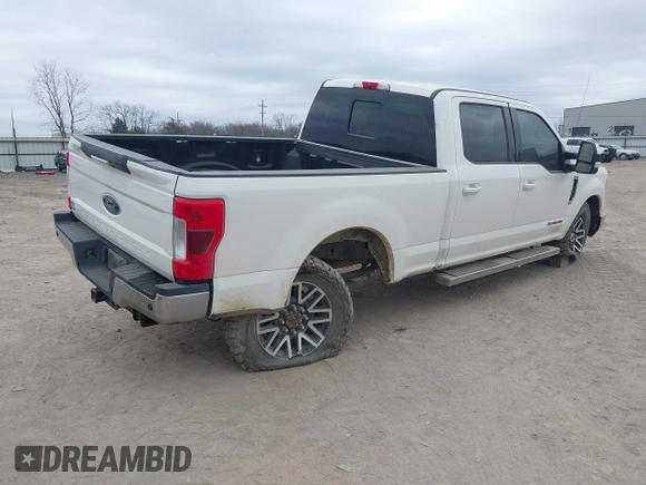 2018 Ford Super Duty F-250 SRW XL with VIN 1FT7W2BT0JEB65096, listed as a IAAI auction lot 41685411 with 124,359 mi miles. Bid and sale history available at carsss.com. Image 4.