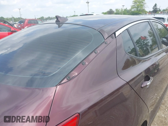 2014 Kia Optima LX z VIN 5XXGM4A7XEG305629, wystawiony jako IAAI lot #42370105 z przebiegiem 240 254 mil mil oraz . Historia ofert i sprzedaży dostępna na DreamBid. Obrazek 6.