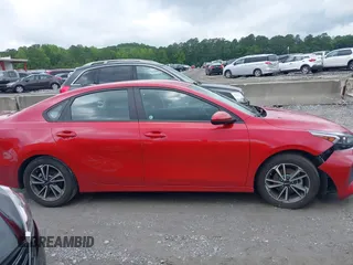 2023 Kia Forte LXS z VIN 3KPF24AD8PE582105, wystawiony jako IAAI lot #42366608 z przebiegiem 61 455 mil mil oraz . Historia ofert i sprzedaży dostępna na DreamBid. Obrazek 13.