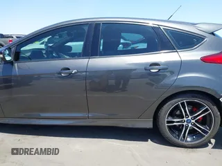 2015 Ford Focus ST с VIN 1FADP3L95FL300526, выставлен на аукционе IAAI как лот 42532675 с пробегом 132 960 миль миль и . История ставок и продаж доступна на DreamBid. Изображение 14.