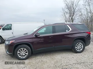 2018 Chevrolet Traverse LT Cloth z VIN 1GNERGKW2JJ282845, wystawiony jako IAAI lot #41990694 z przebiegiem 101 659 mil mil oraz . Historia ofert i sprzedaży dostępna na DreamBid. Obrazek 14.