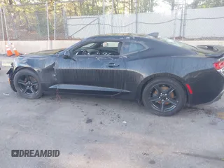 2018 Chevrolet Camaro 1LT z VIN 1G1FB1RX1J0110205, wystawiony jako IAAI lot #39373056 z przebiegiem 48 224 mil mil oraz . Historia ofert i sprzedaży dostępna na DreamBid. Obrazek 14.