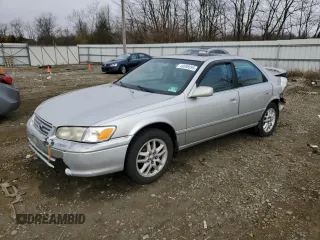 2001 Toyota Camry LE z VIN 4T1BF28K11U966193, wystawiony jako Copart lot #49598095 z przebiegiem 196 017 mil mil oraz Szkoda całkowita • Salvage title. Historia ofert i sprzedaży dostępna na DreamBid. Obrazek 1.