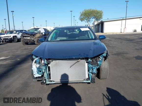 2025 Toyota Camry LE z VIN 4T1DAACK0SU038983, wystawiony jako IAAI lot #42300193 z przebiegiem 8 690 mil mil oraz . Historia ofert i sprzedaży dostępna na DreamBid. Obrazek 13.