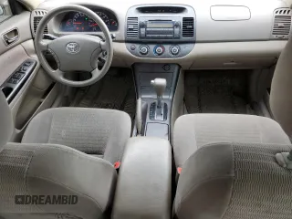 2005 Toyota Camry STD z VIN 4T1BE32K55U505585, wystawiony jako Copart lot #56913705 z przebiegiem 361 943 mil mil oraz Czysty tytuł • Clean title. Historia ofert i sprzedaży dostępna na DreamBid. Obrazek 8.