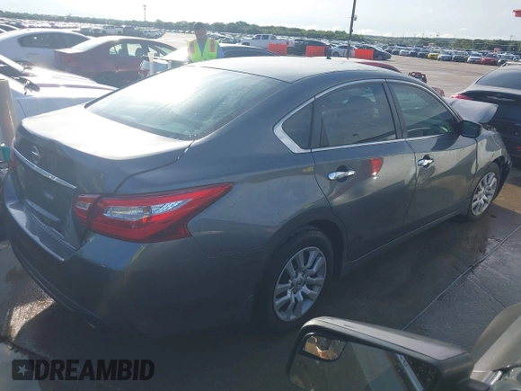 2017 Nissan Altima S z VIN 1N4AL3AP8HC499140, wystawiony jako IAAI lot #42375201 z przebiegiem 166 110 mil mil oraz . Historia ofert i sprzedaży dostępna na DreamBid. Obrazek 4.