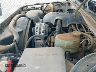 2001 Chevrolet Silverado 2500 с VIN 1GCGK29U51Z320275, выставлен на аукционе IAAI как лот 42702939 с пробегом 239 896 миль миль и . История ставок и продаж доступна на DreamBid. Изображение 21.