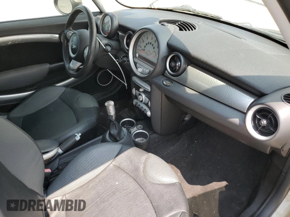 2007 MINI Hardtop S z VIN WMWMF73587TL83630, wystawiony jako Copart lot #59423765 z przebiegiem 129 066 mil mil oraz Czysty tytuł • Clean title. Historia ofert i sprzedaży dostępna na DreamBid. Obrazek 8.