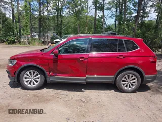 2018 Volkswagen Tiguan SEL with VIN 3VV3B7AX6JM073546, listed as a IAAI auction lot 42439602 with 97,109 mi miles and . Bid and sale history available at DreamBid. Image 14.