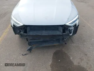 2024 Audi A3 Premium z VIN WAUAUDGY4RA082038, wystawiony jako IAAI lot #41487777 z przebiegiem 24 797 mil mil oraz . Historia ofert i sprzedaży dostępna na DreamBid. Obrazek 6.