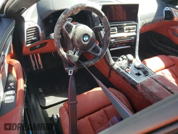 2024 BMW M8 Competition z VIN WBSGV0C02RCN81436, wystawiony jako Copart lot #76872664 z przebiegiem Nie podano mil oraz Nie do naprawy • Non repairable. Historia ofert i sprzedaży dostępna na DreamBid. Obrazek 8.
