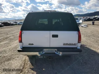 1998 Chevrolet Tahoe with VIN 1GNEK13R6WJ300586, listed as a Copart auction lot 71018274 with 177,722 mi miles and Clean Title. Bid and sale history available at carsss.com. Image 6.