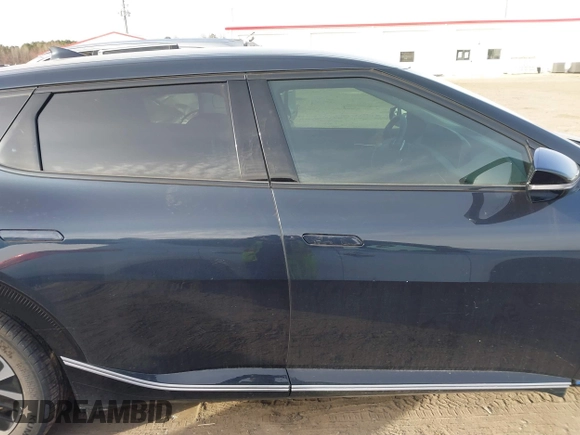 2023 Kia EV6 Wind z VIN KNDC34LA9P5127293, wystawiony jako IAAI lot #41711613 z przebiegiem 12 365 mil mil oraz . Historia ofert i sprzedaży dostępna na DreamBid. Obrazek 14.