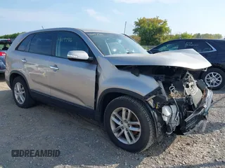2015 Kia Sorento LX z VIN 5XYKTCA66FG624120, wystawiony jako IAAI lot #40197906 z przebiegiem 79 998 mil mil oraz . Historia ofert i sprzedaży dostępna na DreamBid. Obrazek 1.