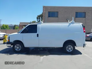 2020 Chevrolet Express Cargo z VIN 1GCWGAFP3L1273819, wystawiony jako IAAI lot #42299806 z przebiegiem 88 391 mil mil oraz . Historia ofert i sprzedaży dostępna na DreamBid. Obrazek 14.