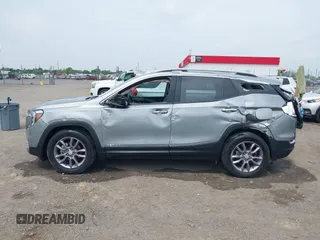 2023 GMC Terrain SLT z VIN 3GKALPEG9PL229000, wystawiony jako IAAI lot #42224089 z przebiegiem 36 557 mil mil oraz . Historia ofert i sprzedaży dostępna na DreamBid. Obrazek 14.