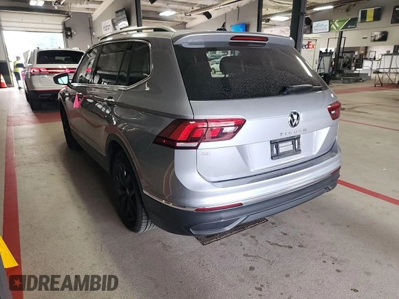 2024 Volkswagen Tiguan SE with VIN 3VV3B7AX5RM084940, listed as a IAAI auction lot 42731231 with 19,747 mi miles and . Bid and sale history available at DreamBid. Image 8.