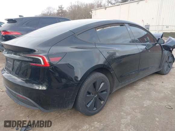 2024 Tesla Model 3 z VIN 5YJ3E1EA8RF755840, wystawiony jako IAAI lot #41677744 z przebiegiem 9 695 mil mil oraz . Historia ofert i sprzedaży dostępna na DreamBid. Obrazek 4.