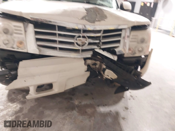 2005 Cadillac Escalade EXT z VIN 3GYEK62N65G222485, wystawiony jako IAAI lot #41409741 z przebiegiem 228 916 mil mil oraz . Historia ofert i sprzedaży dostępna na DreamBid. Obrazek 6.