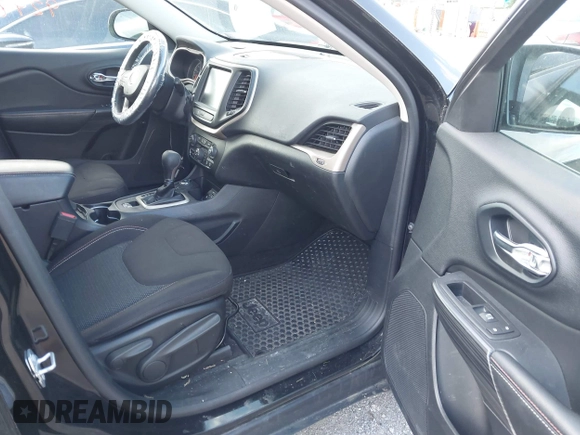2017 Jeep Cherokee Latitude z VIN 1C4PJMCS4HW512630, wystawiony jako IAAI lot #42279298 z przebiegiem 77 329 mil mil oraz . Historia ofert i sprzedaży dostępna na DreamBid. Obrazek 5.