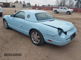 2003 Ford Thunderbird Deluxe z VIN 1FAHP60A53Y101461, wystawiony jako IAAI lot #41797831 z przebiegiem 64 760 mil mil oraz . Historia ofert i sprzedaży dostępna na DreamBid. Obrazek 3.