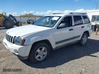 2006 Jeep Grand Cherokee Laredo with VIN 1J4GR48K66C255979, listed as a IAAI auction lot 40365800 with 177,982 mi miles. Bid and sale history available at carsss.com. Image 2.