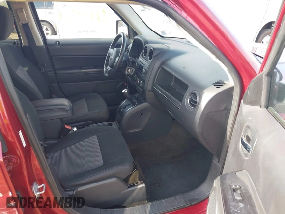 2014 Jeep Patriot Latitude with VIN 1C4NJRFB0ED628074, listed as a IAAI auction lot 41946451 with 92,118 mi miles and . Bid and sale history available at carsss.com. Image 5.