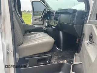 2017 Chevrolet Express Cargo with VIN 1GCWGAFFXH1119347, listed as a Copart auction lot 65611505 with 261,808 mi miles and Clean title. Bid and sale history available at DreamBid. Image 5.