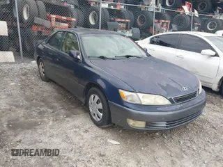 1999 Lexus ES 300 Luxury Sport Sdn with VIN JT8BF28G8X0178431, listed as a IAAI auction lot 41588212 with 174,948 mi miles. Bid and sale history available at carsss.com. Image 1.