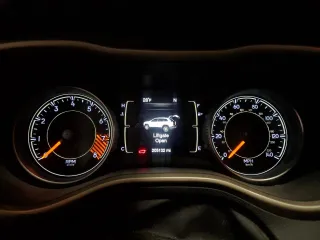2015 Jeep Cherokee Latitude z VIN 1C4PJMCS4FW757084, wystawiony jako Copart lot #49025455 z przebiegiem 205 132 mil mil oraz Szkoda całkowita • Salvage title. Historia ofert i sprzedaży dostępna na DreamBid. Obrazek 9.