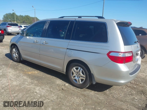 2005 Honda Odyssey EX-L with VIN 5FNRL38725B098992, listed as a IAAI auction lot 41639045 with 230,257 mi miles. Bid and sale history available at carsss.com. Image 3.