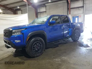 2024 Nissan Frontier SV z VIN 1N6ED1EK5RN615750, wystawiony jako Copart lot #54297595 z przebiegiem 7028 mil mil oraz Szkody całkowita. Historia ofert i sprzedaży dostępna na DreamBid. Obrazek 1.