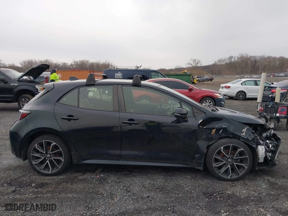 2021 Toyota Corolla Hatchback XSE with VIN JTNC4MBE5M3106428, listed as a IAAI auction lot 41497937 with 94,951 mi miles. Bid and sale history available at carsss.com. Image 13.