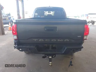 2017 Toyota Tacoma SR5 with VIN 3TMDZ5BN9HM022388, listed as a IAAI auction lot 42066091 with 73,346 mi miles. Bid and sale history available at carsss.com. Image 17.