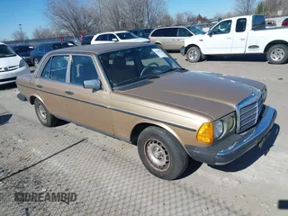 1985 Mercedes-Benz 300 with VIN WDBAB33C5FA218782, listed as a IAAI auction lot 41698746 with 285,352 mi miles and . Bid and sale history available at DreamBid. Image 1.